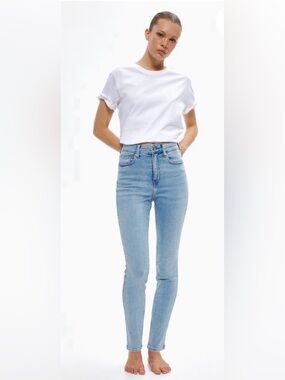 H&M Light Blue Wash High Rise Skinny Jeans Petite 4 Quality Denim NWOT Baddie